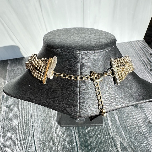 Shop for Jayu Vintage Look Statement Necklace - Picture 3 of 9